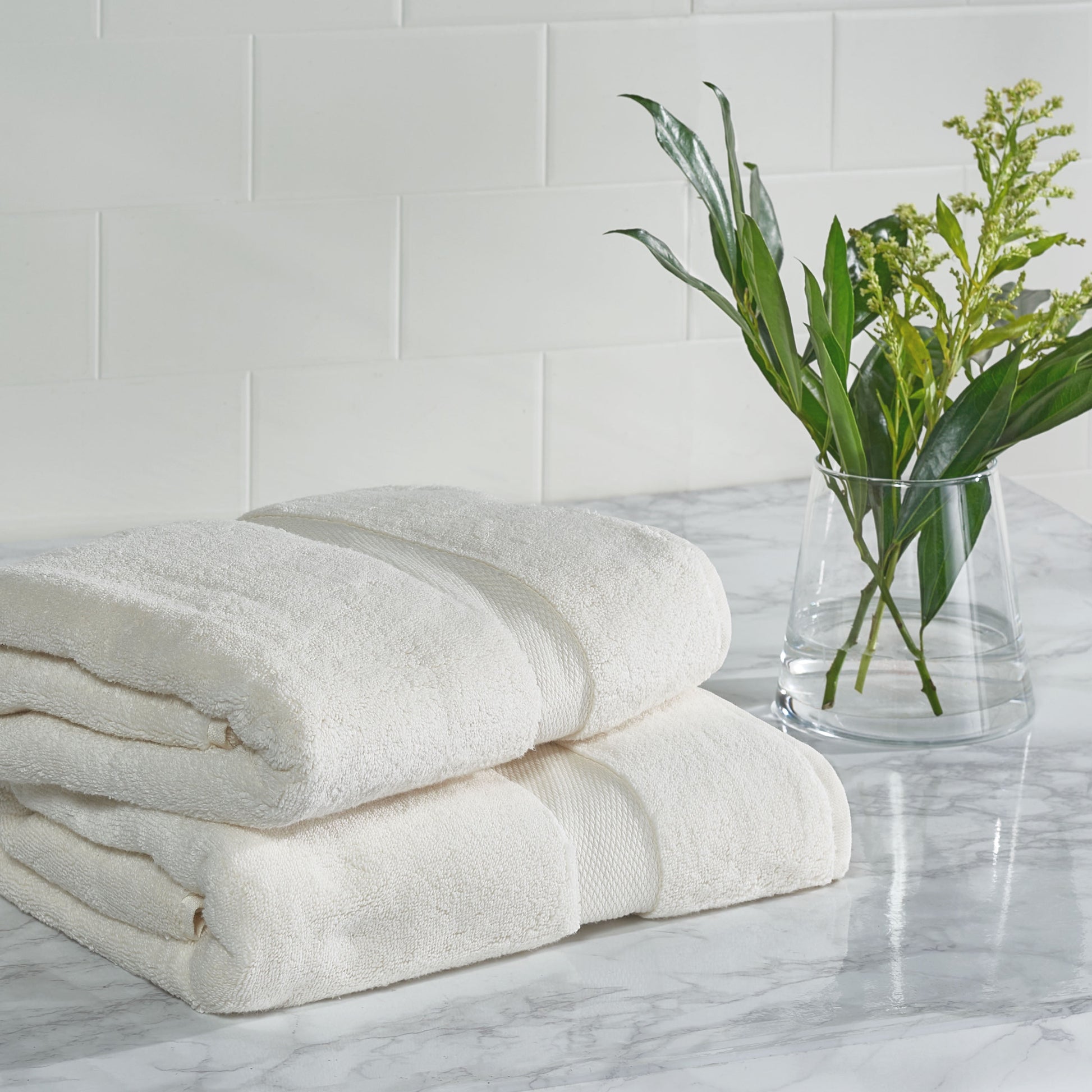 SAFAVIEH Super Plush Solid Bath Towel Set, 27" x 54", Ivory, Set of 2